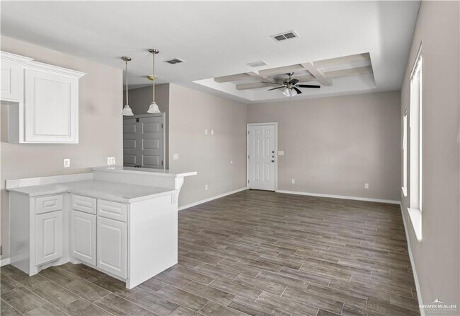 Building Photo - 1614 Playa Dr