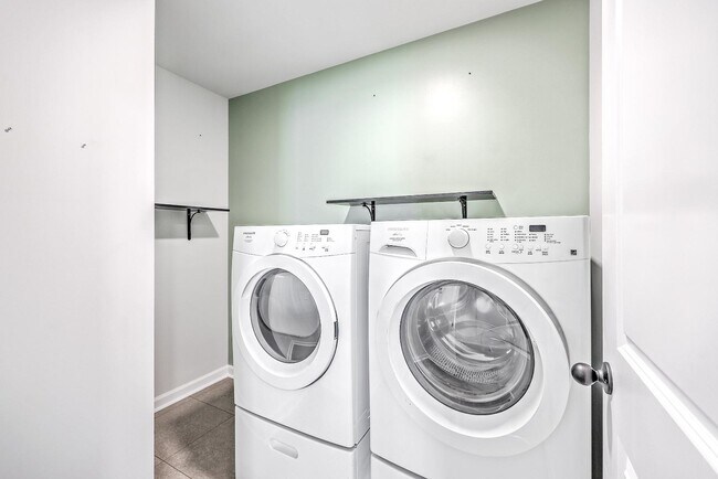 Building Photo - 132 McClellan Way