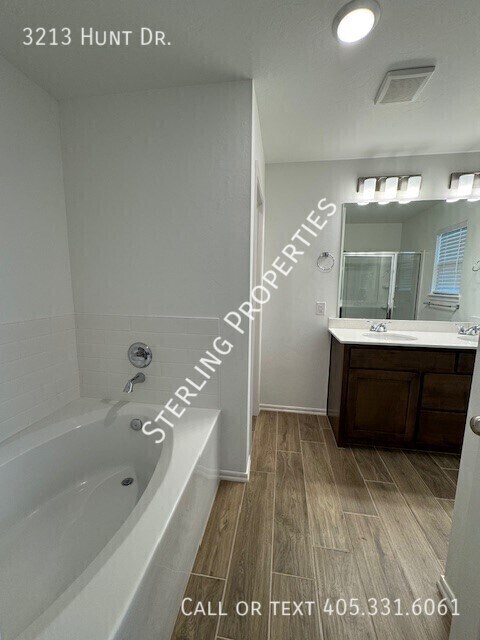 Building Photo - 3213 Hunt Dr