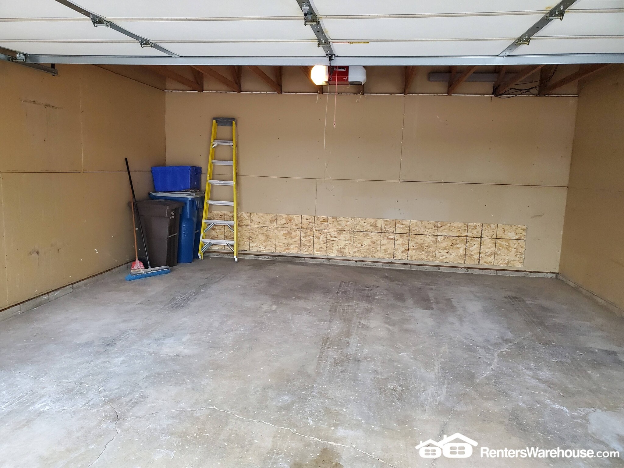 Building Photo - 5531 Pompano Dr
