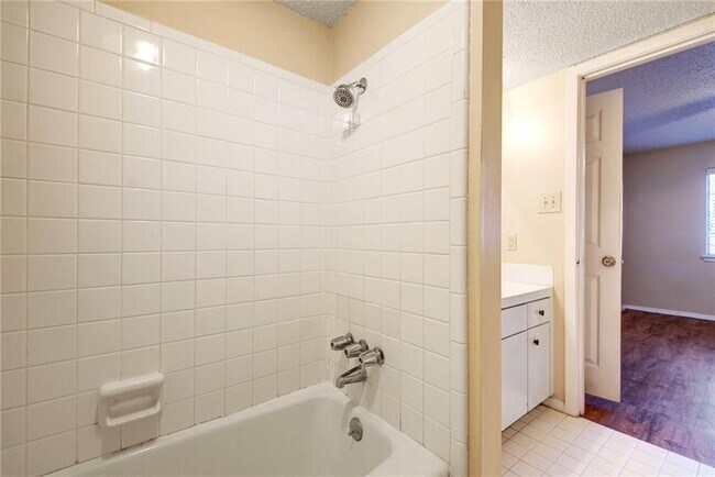 Building Photo - 1717 W 35th St