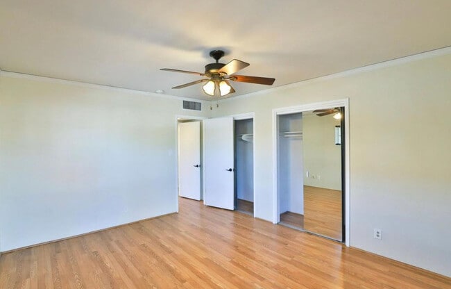 Building Photo - 2421 W Anderson Ave