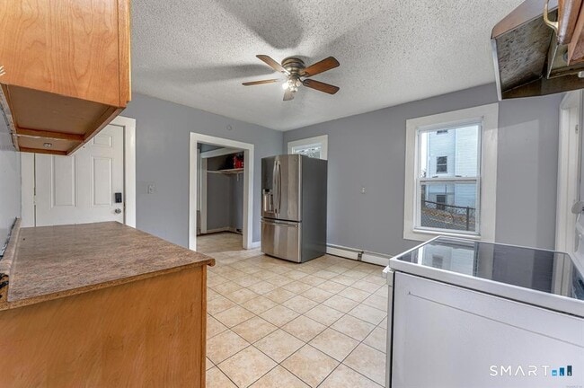 Building Photo - 146 Charles St