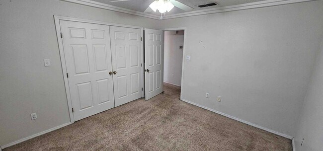 Building Photo - 522 S Abilene Ave