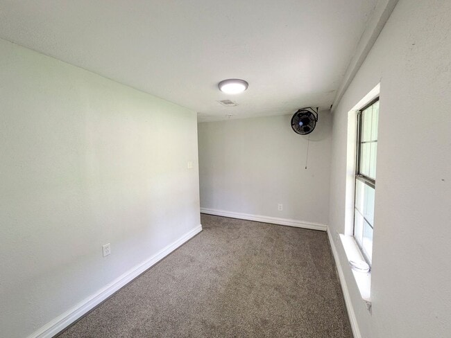 Building Photo - 1125 N Tannahill St