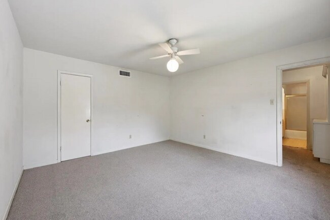 Building Photo - 5710 Glasgow Ln