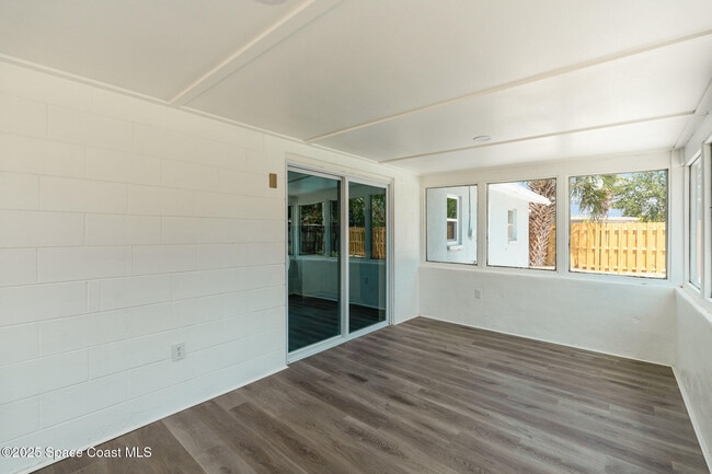 Building Photo - 1497 Breeze Ln