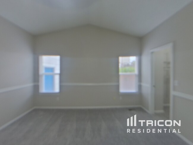 Building Photo - 5950 Fescue Dr