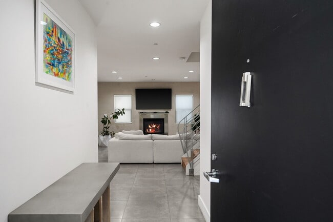 Building Photo - 11023 Fruitland Dr