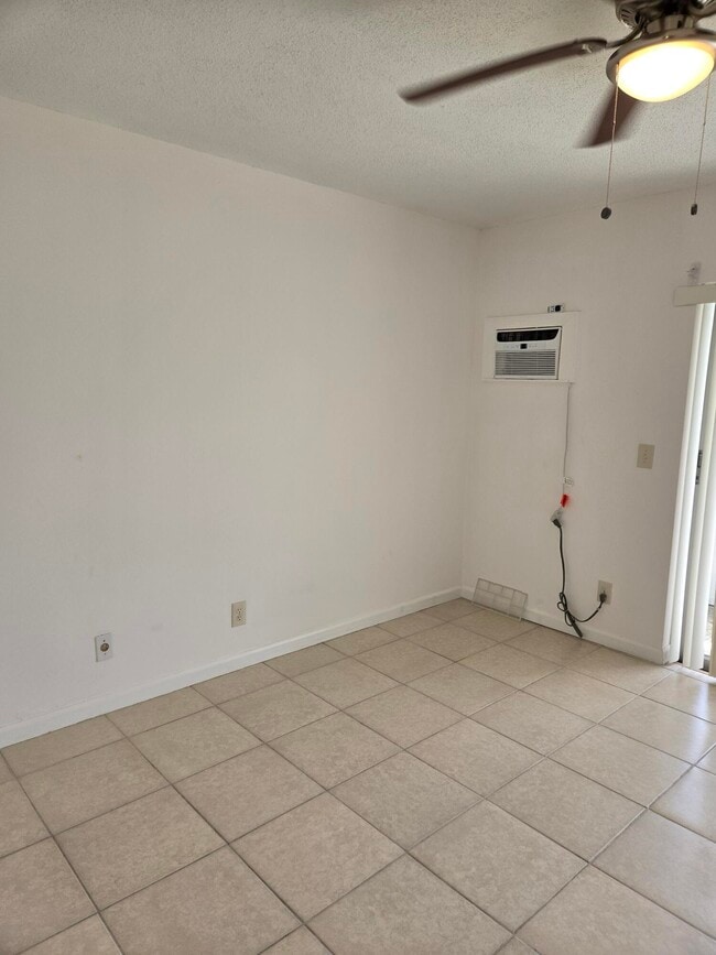 Building Photo - 278 Windsor N