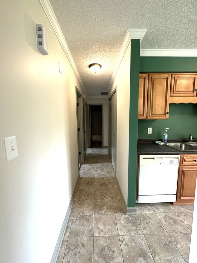 Building Photo - Adorable home located in Southwest side of Jacksonville