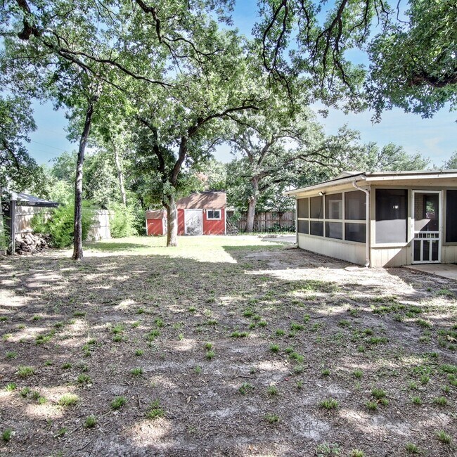 Building Photo - 1520 Sunnybrook Dr