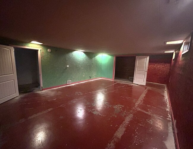 Building Photo - Rambler with Basement