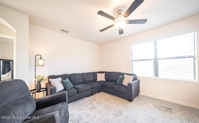 Building Photo - 487 Old Country