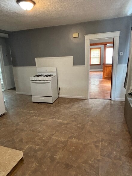 Building Photo - 33 Brooklawn St