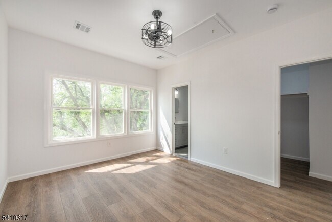 Building Photo - 64 Grace St