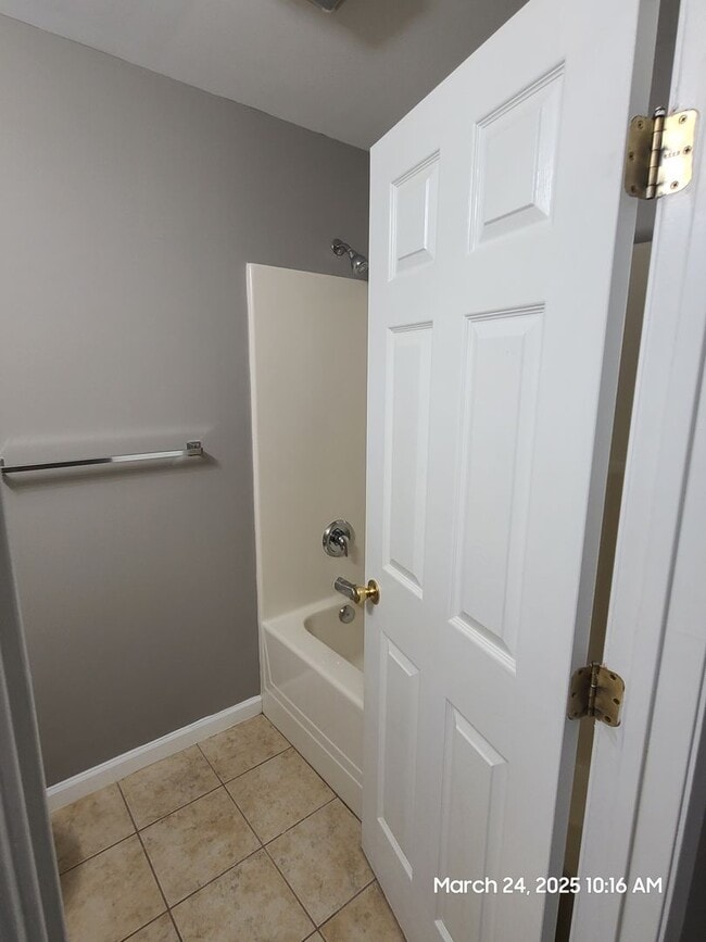 Building Photo - 3 Bedroom Townhome for Rent in Waynesboro