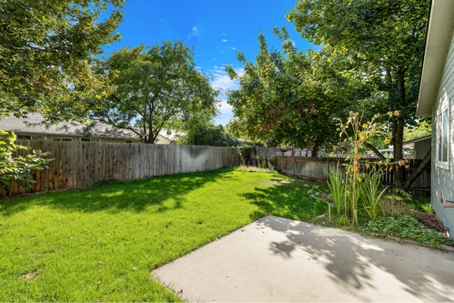 Building Photo - 3559 Muleskinner Dr