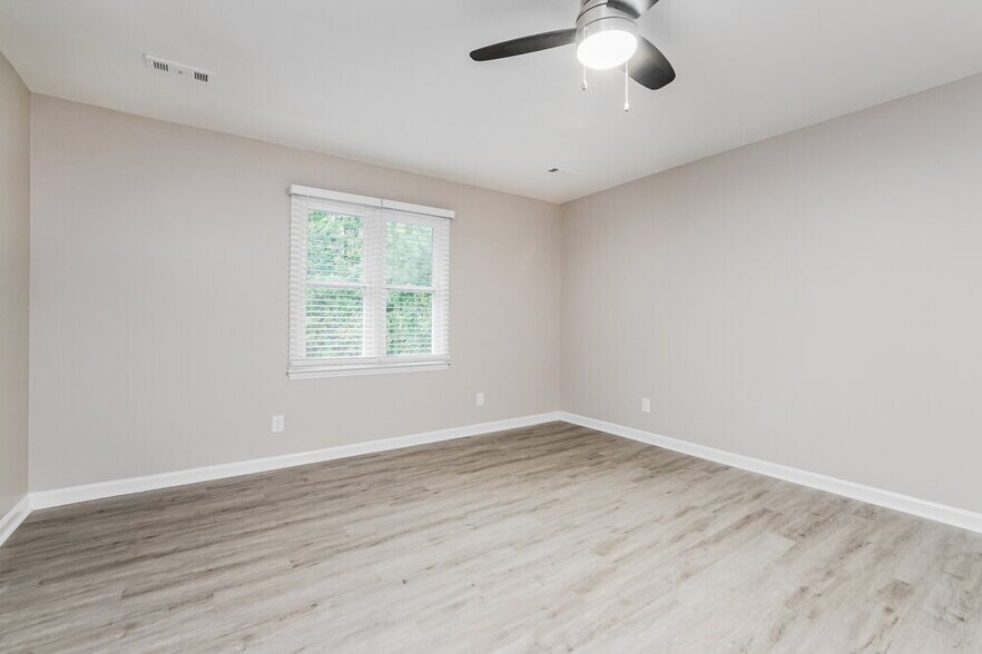 Building Photo - 5217 Country Pines Ct