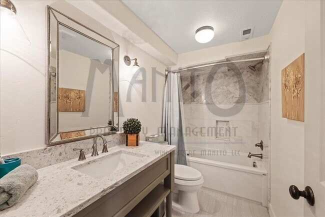 Building Photo - Spacious Trickle Creek Home