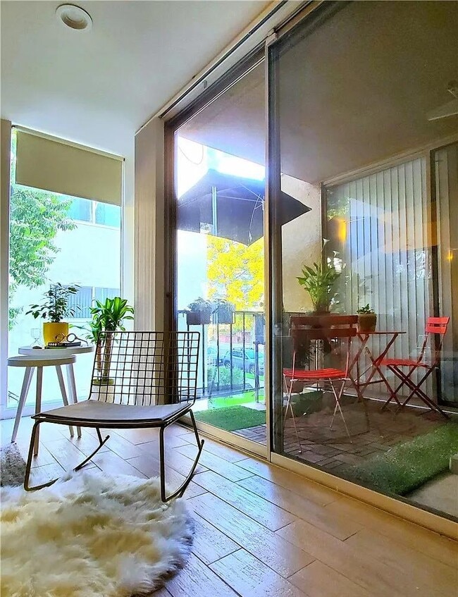 Building Photo - 465 S Los Robles Ave