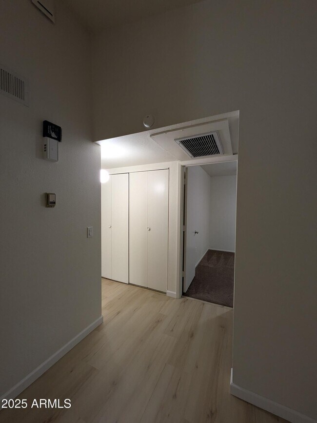 Building Photo - 461 W Holmes Ave