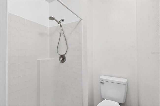 Building Photo - 1906 Lakeview Ln