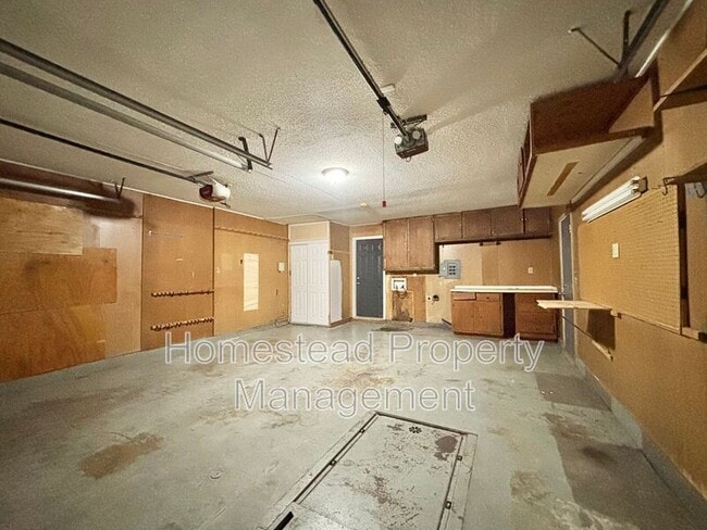 Building Photo - 6313 S Robinson Dr