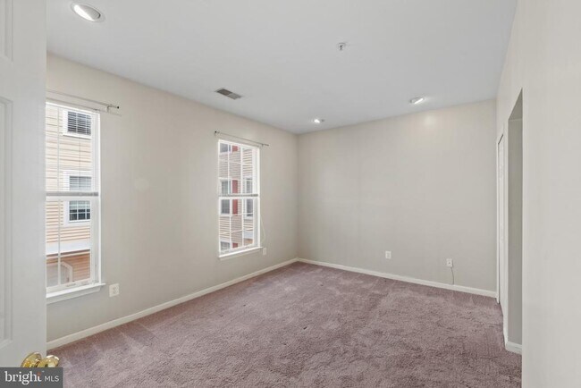 Building Photo - 5000 Willow Branch Way