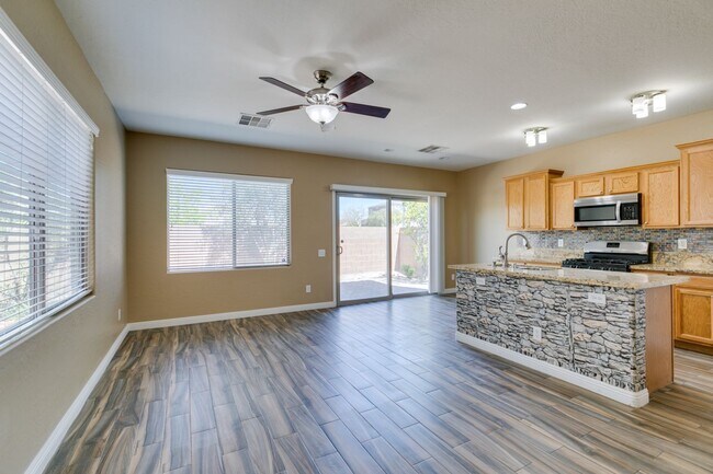 Building Photo - GORGEOUS 2 STORY HOME*4 BEDROOMS*TONS OF U...