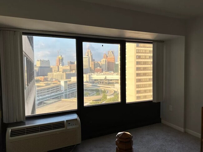 Building Photo - 300 Riverfront Dr