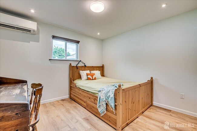 Building Photo - 9 Regent Ct