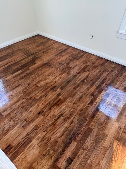 Building Photo - 614 Woodbury Ave