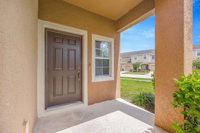 Building Photo - 3 Bedroom 2 Bathroom Townhouse