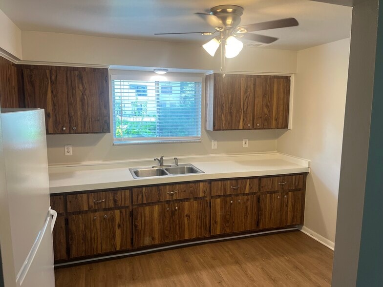 Building Photo - Manitou Lake Apartments