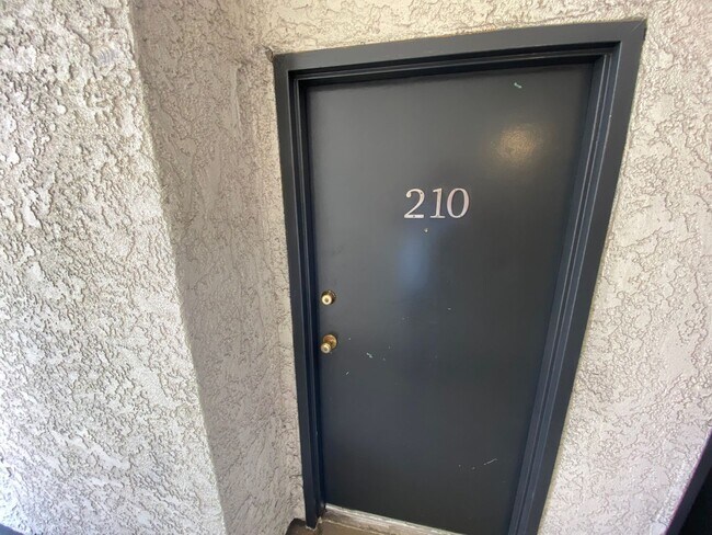 Interior Photo - can371
