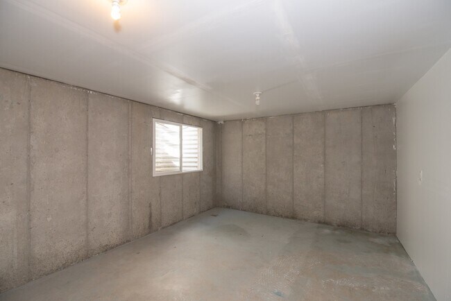 Building Photo - Beautiful Townhome in Great Location!