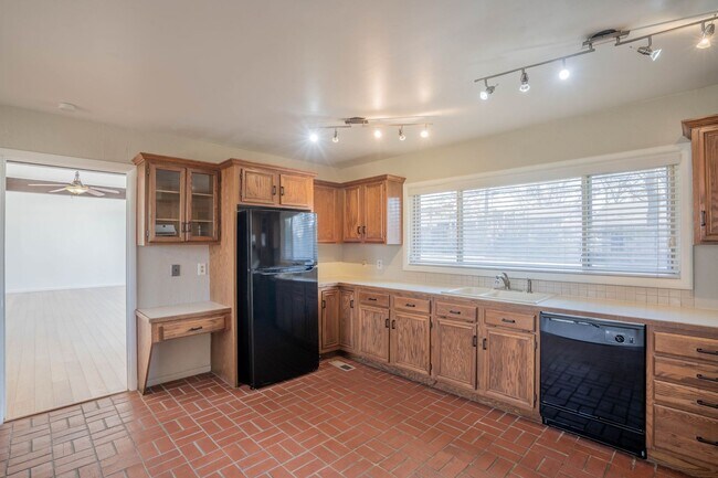 Building Photo - 4132 E 48th Pl