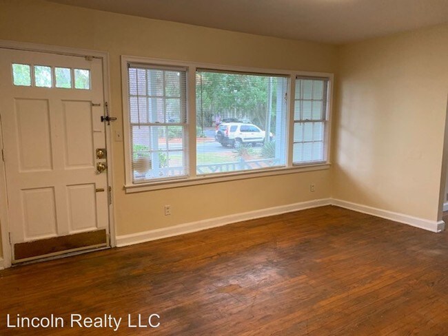 Building Photo - 3 br, 1.5 bath House - 104 E. Mary Street