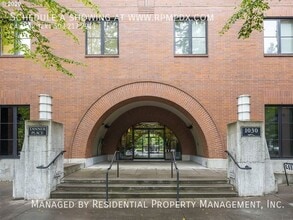 Building Photo - 1030 NW Johnson St