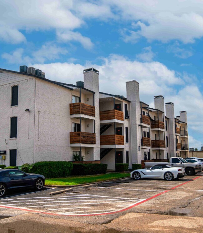Building Photo - 13015 Audelia Rd