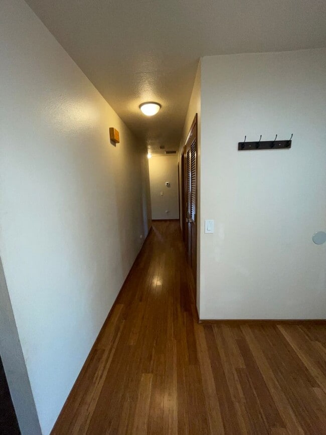 Building Photo - Cute Home with large yard in Hillsboro