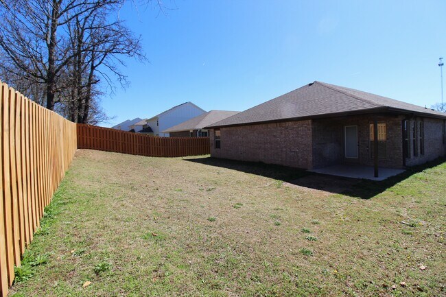 Building Photo - 1500 Ari Ave