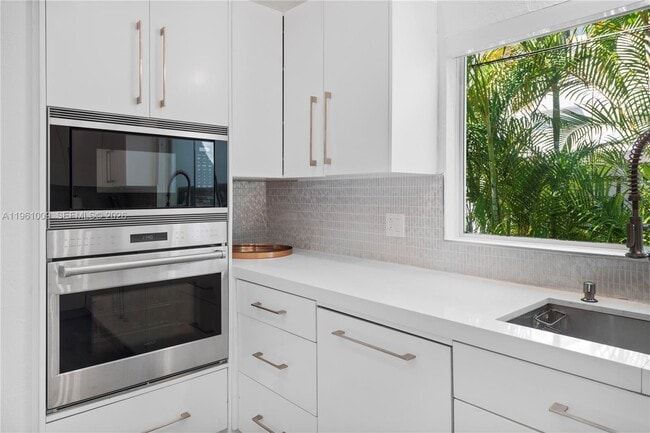 Building Photo - 253 N Coconut Ln