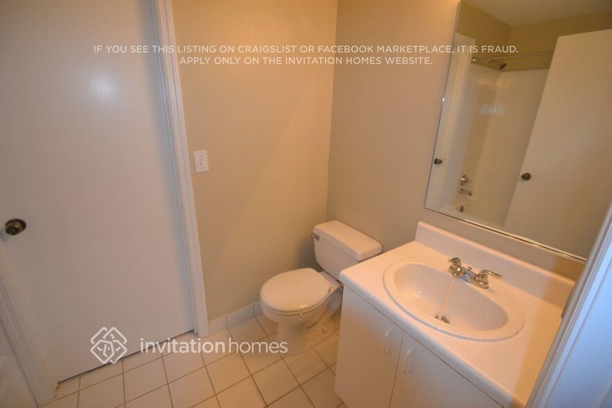 Building Photo - 1136 Sorrento Dr
