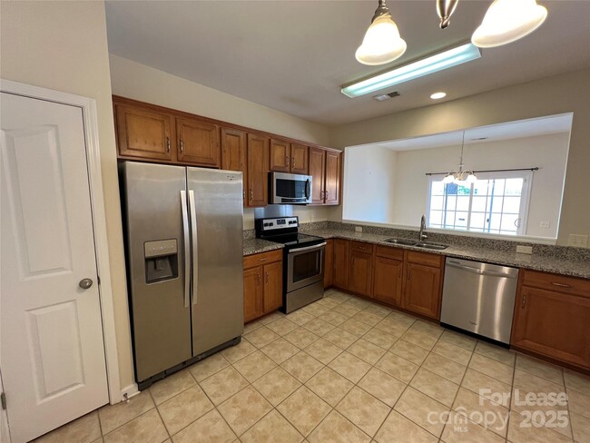 Building Photo - 10010 Blakeney Preserve Dr