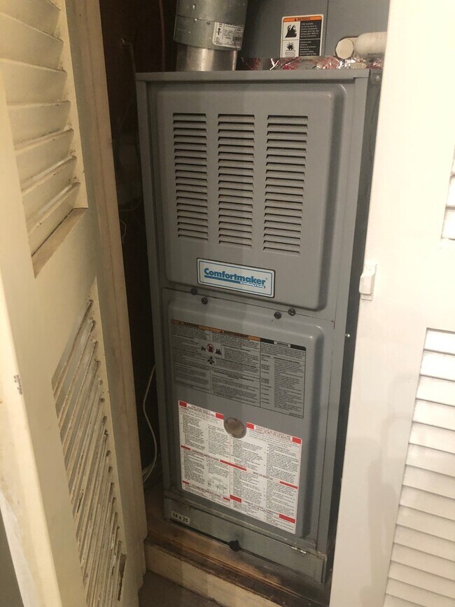 Building Photo - CLYDE AMERICA!  3 bed 1 bath 1 car garage!...