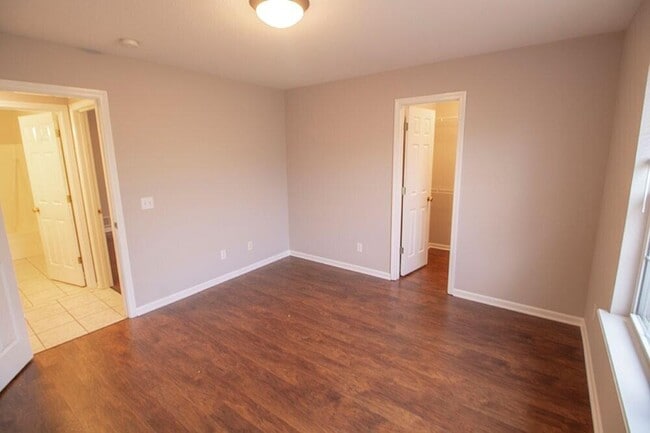 Building Photo - 1910 Harmony St