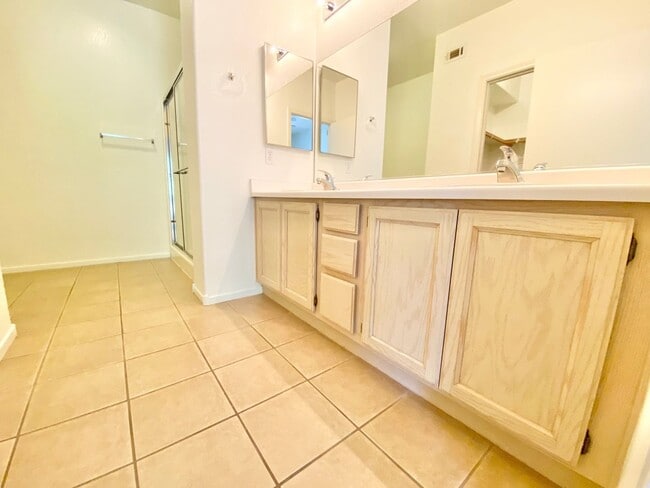 Building Photo - LOVELY 2 BEDROOM, 2 BATHROOM FIRST FLOOR C...