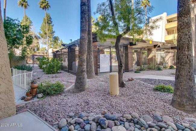 Building Photo - 7625 E Camelback Rd